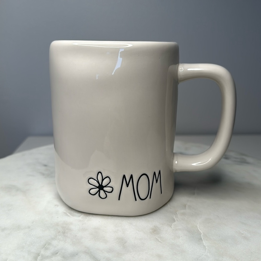 NWOT Rae Dunn Mom Mug with Daisy Flower Mother’s Day